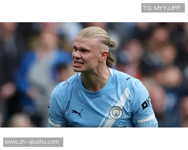 哈兰德晒曼城配色圣诞帽庆祝照为2025年胜利收官添彩